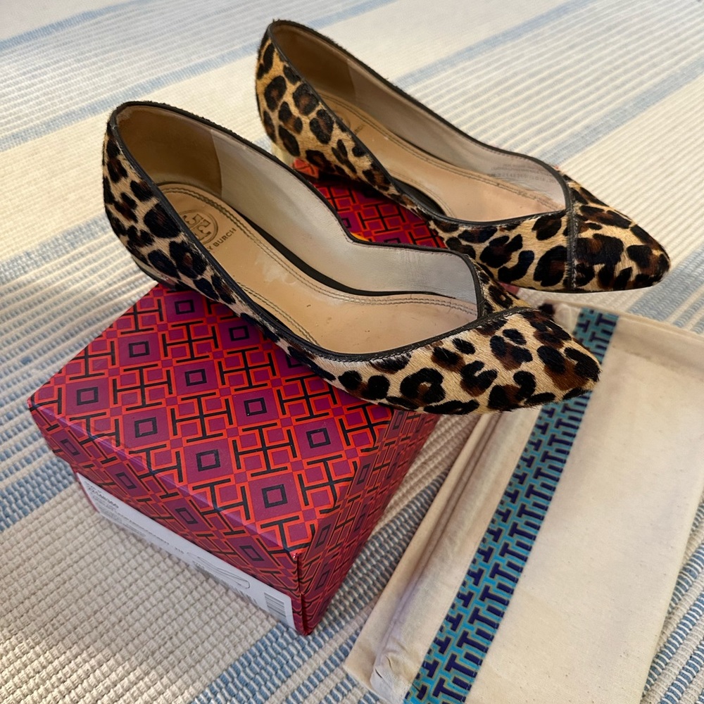 Tory Burch Nicki flat in leopard calf hair size 6.5
